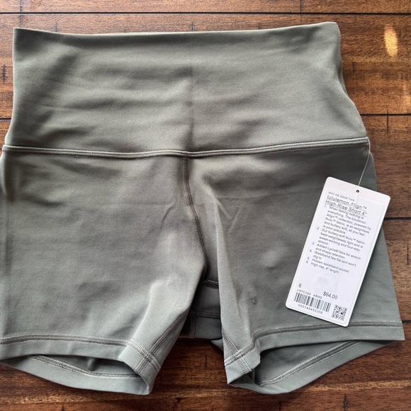 Lululemon Align High-Rise Shorts 4”
Size 6 • NWT • Army Green • Yoga - Picture 2 of 3